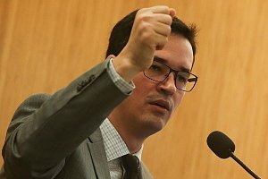 Celso concede liminares e suspende ações no CNMP contra Deltan